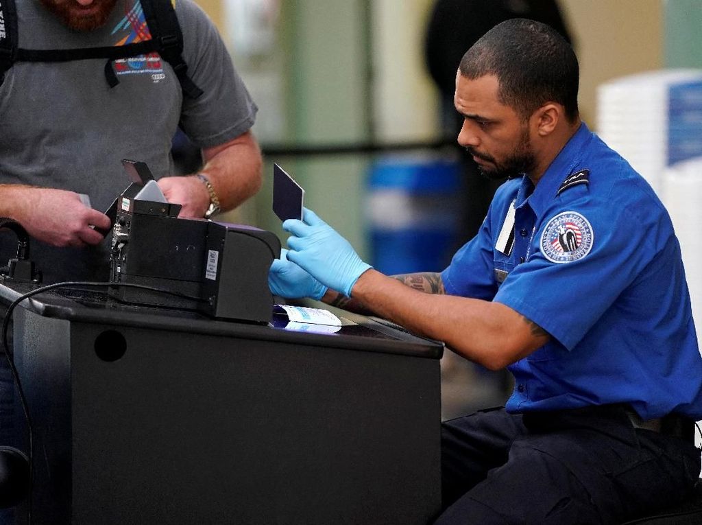 AS Uji Coba Pos Pemeriksaan Pemindai Wajah di Bandara AS Uji Coba Pos Pemeriksaan Pemindai Wajah di Bandara