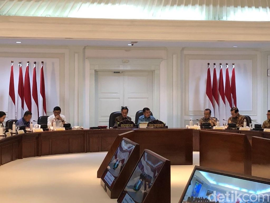 Jokowi Minta Kepala BNPB Tuntaskan Penanggulangan Bencana Palu-Banten Jokowi Minta Kepala BNPB Tuntaskan Penanggulangan Bencana Palu-Banten