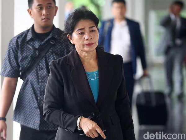 Hakim Merry Purba Jalani Sidang Perdana