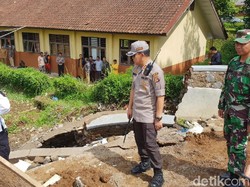Polisi Selidiki Tanggul Jebol yang Rendam Sekolah di Sukabumi