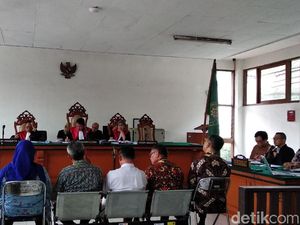Nyanyian Bupati Neneng Seret Nama Sekda Jabar Hingga Mendagri Nyanyian Bupati Neneng Seret Nama Sekda Jabar Hingga Mendagri