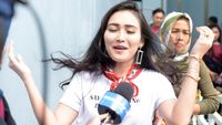 Kibasan Rambut Ayu Ting Ting
