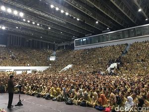 Jokowi Imbau Perangkat Desa Tak Demo, Gaji Disetarakan ASN Golongan IIA Jokowi Imbau Perangkat Desa Tak Demo, Gaji Disetarakan ASN Golongan IIA