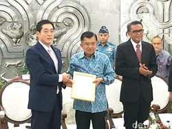 Bertemu JK, Pemda Ehime Jepang Beri Bantuan ke Korban Tsunami Selat Sunda