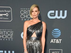 Kisah Charlize Theron Pernah Masuk RS akibat Tertawa Histeris Nonton Komedi Kisah Charlize Theron Pernah Masuk RS akibat Tertawa Histeris Nonton Komedi