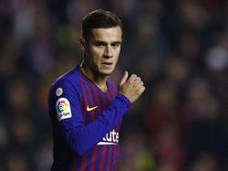 Gara-gara dianggap tak sebaik musim lalu, Philippe Coutinho belakangan sering jadi cadangan di Barcelona. Dalam kondisi tersebut Manchester United dikabarkan sudah merayunya kembali ke Premier League. (BENJAMIN CREMEL / AFP)