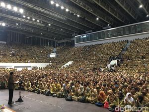 Bertemu Ribuan Perangkat Desa, Jokowi Titip Rp 257 T Berputar di Desa