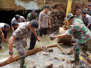 Kurangi Tekanan Air, Aparat Menyodet Jalur Sungai Cibandung