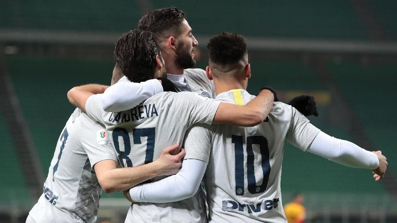 Pesta Gol Inter di Tengah Sunyinya Meazza Pesta Gol Inter di Tengah Sunyinya Meazza