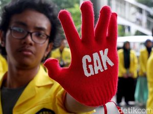 Aksi Masyarakat dan Mahasiswa Tuntut Usut Tuntas Kasus Teror KPK Aksi Masyarakat dan Mahasiswa Tuntut Usut Tuntas Kasus Teror KPK
