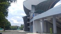 Luar stadion pun juga di-make up. Ada fasilitas lapangan voli pasir, lapangan basket, panjat tebing, dan sepatu roda di kompleks stadion. (Foto: dok.Istimewa)