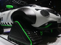 Nissan Juke Pakai Roda ala Tank!