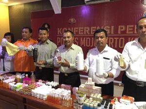 Home Industry Kosmetik Ilegal Digerebek, Pemiliknya Diamankan