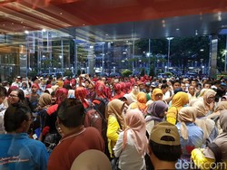 Pendukung Mulai Padati JCC Menanti Pidato Prabowo Indonesia Menang