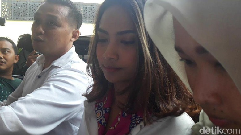 Vanessa Angel Kaprikornus Tersangka, Pengacara: Terlalu Dini Vanessa Angel Kaprikornus Tersangka, Pengacara: Terlalu Dini