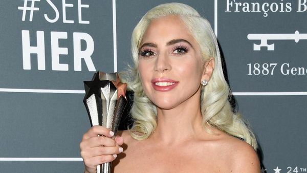 Lady Gaga Raih Penghargaan Critics Choice Awards