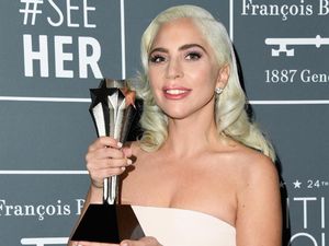 Lady Gaga Raih Penghargaan Critics Choice Awards