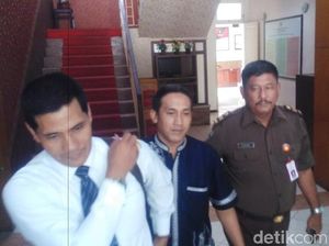 Kades Lamongan Terjerat OTT Diserahkan ke Kejaksaan Kades Lamongan Terjerat OTT Diserahkan ke Kejaksaan
