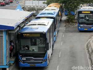 Jalan Depan DPR Ditutup, TransJakarta Lakukan Rekayasa Rute