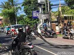 Ditabrak Truk, Kabel Listrik di Kuta Menjuntai ke Jalan