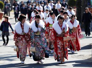 Wanita-wanita Cantik Ini Kumpul Rayakan Hari Kedewasaan di Jepang