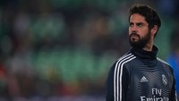 Isco tak pernah benar-benar dapat kepercayaan penuh dari Zidane. Sudah punya Eden Hazard, Madrid bukan tidak mungkin bakal melepas Isco pada musim panas ini. Foto: Aitor Alcalde/Getty Images