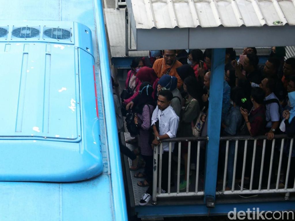 TransJakarta Targetkan Angkut 231 Juta Penumpang pada 2019 TransJakarta Targetkan Angkut 231 Juta Penumpang pada 2019