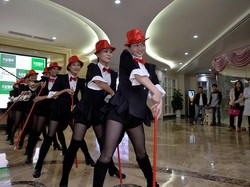 Tampil Cantik Seperti Gadis Muda, Grup Tari Ini Anggotanya Lansia Lho!