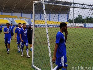 Terapkan Permainan Menyerang dan Cepat, Fisik Pemain Persib Harus Prima Terapkan Permainan Menyerang dan Cepat, Fisik Pemain Persib Harus Prima