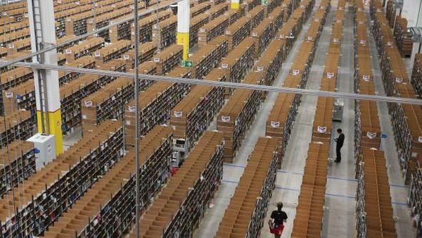 Gudang Raksasa Amazon yang Bikin Jeff Bezos Terkaya di Dunia