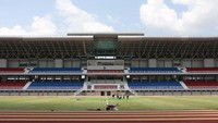 Tak cuma sisi tribune, lintasan atletik di pinggir stadion juga diremajakan. Sebagai latar kondisi tribune pasca renovasi. (Foto: dok.Istimewa)