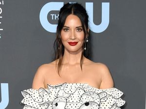 Olivia Munn Bergaun Polka Dot Monochrome