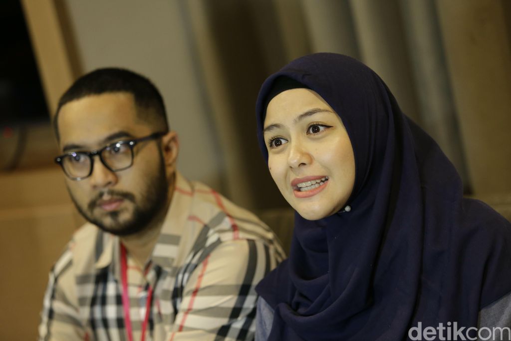 Revalina S Temat dan suami