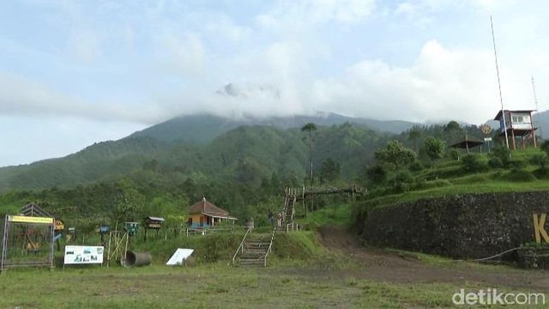 Guguran Awan Panas Merapi Meluncur Sepanjang 2 Km ke Kali Gendol