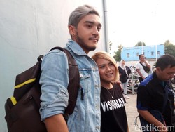 Evelyn Akui Hubungan Teman tapi Mesra dengan Adik Miller Khan