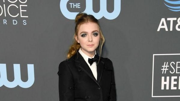 Foto: Cantiknya Artis Bergaya Maskulin di Red Carpet Critics Choice 2019