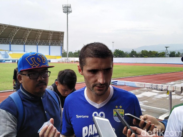 Disebut Ketuaan, Srdan Lopicic Akan Buktikan Diri di Persib Bandung