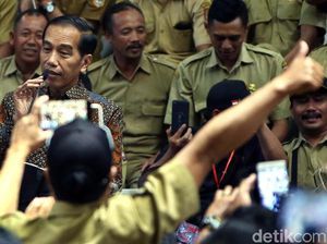 Momen Jokowi Minta Ribuan Perangkat Desa Tak Demo