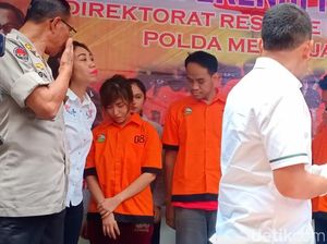 Tangis Pedangdut Duo Molek Setelah Kepergok Pakai Narkoba Tangis Pedangdut Duo Molek Setelah Kepergok Pakai Narkoba