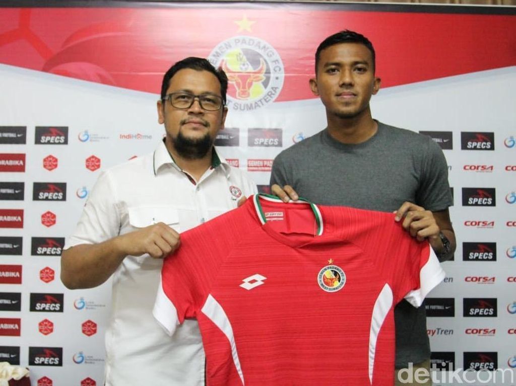 Teja Paku Alam Kiper Semen Padang FC Itu Dulu Karateka Lo