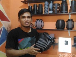 Sulit Cari Kerja, Misbah Raup Rp 6 Juta dari Kreasi Lampu Hias