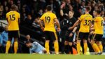 The Citizens Jinakkan Serigala di Etihad