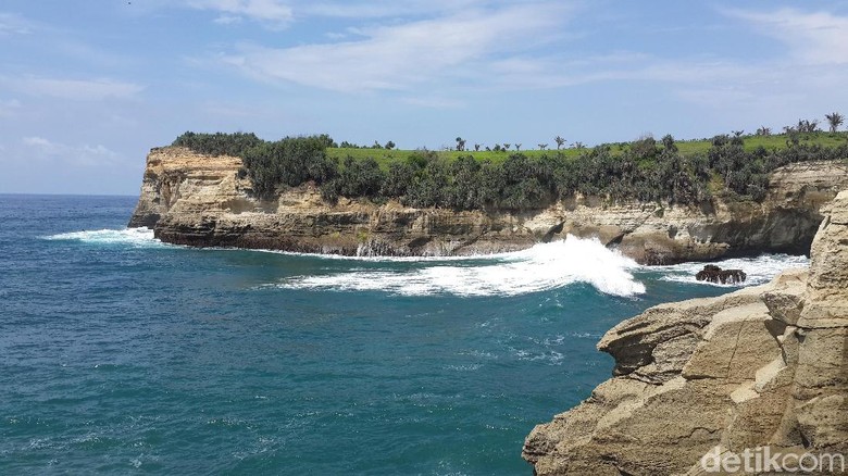 22 Pantai  Indah Di  Pulau Jawa  Buat Liburan Tengah  Tahun 