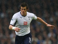 Pada 2009, Gareth Bale masih bermain untuk Tottenham Hotspur. Ketika itu, ia bahkan masih bermain di posisi wing back dengan nomor punggung 3. Kini, ia menjadi penyerang Real Madrid, usai dibeli dengan memecahkan rekor transfer pada 2013. Foto: Laurence Griffiths/Getty Images
