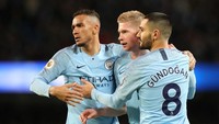 De Bruyne melepaskan umpan silang dari sisi kiri. Conor Coady berupaya menghalau bola dengan kepalanya, namun malah berbelok meluncur ke dalam gawangnya sendiri. City pun menang 3-0. (Foto: Jon Super/Reuters)