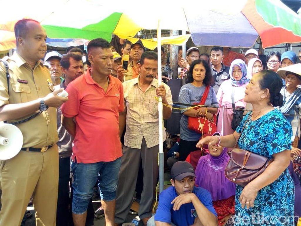 Pedagang Eks Pasar Stasiun Ponorogo Tolak Relokasi dengan Doa Bersama Pedagang Eks Pasar Stasiun Ponorogo Tolak Relokasi dengan Doa Bersama