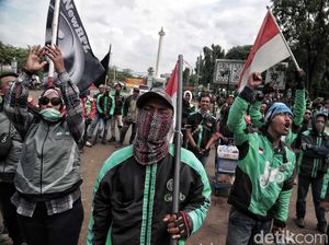 Istana Cari Solusi soal Tuntutan Potongan Ojol 10% Istana Cari Solusi soal Tuntutan Potongan Ojol 10%