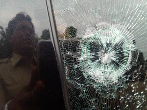 Penembak Mobil Hj Rukayah Diduga 2 Orang Pria Berboncengan Motor Penembak Mobil Hj Rukayah Diduga 2 Orang Pria Berboncengan Motor