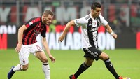 Terakhir, anaknya Lionel Messi ternyata penggemar Cristiano Ronaldo. Tak heran, ayahnya dan CR7 memang selalu jadi pemberitaan di mana-mana dengan prestasi dan aksi fenomenal di lapangan (Marco Luzzani/Getty Images)