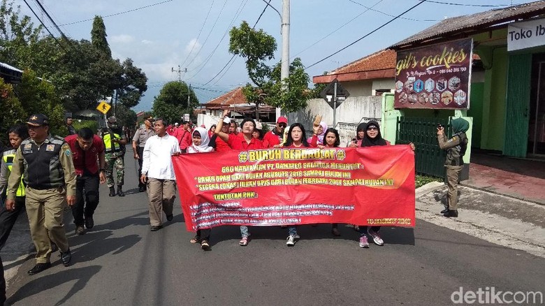 Tolak PHK, Karyawan PT Damatex Datangi Dispernaker Salatiga Tolak PHK, Karyawan PT Damatex Datangi Dispernaker Salatiga